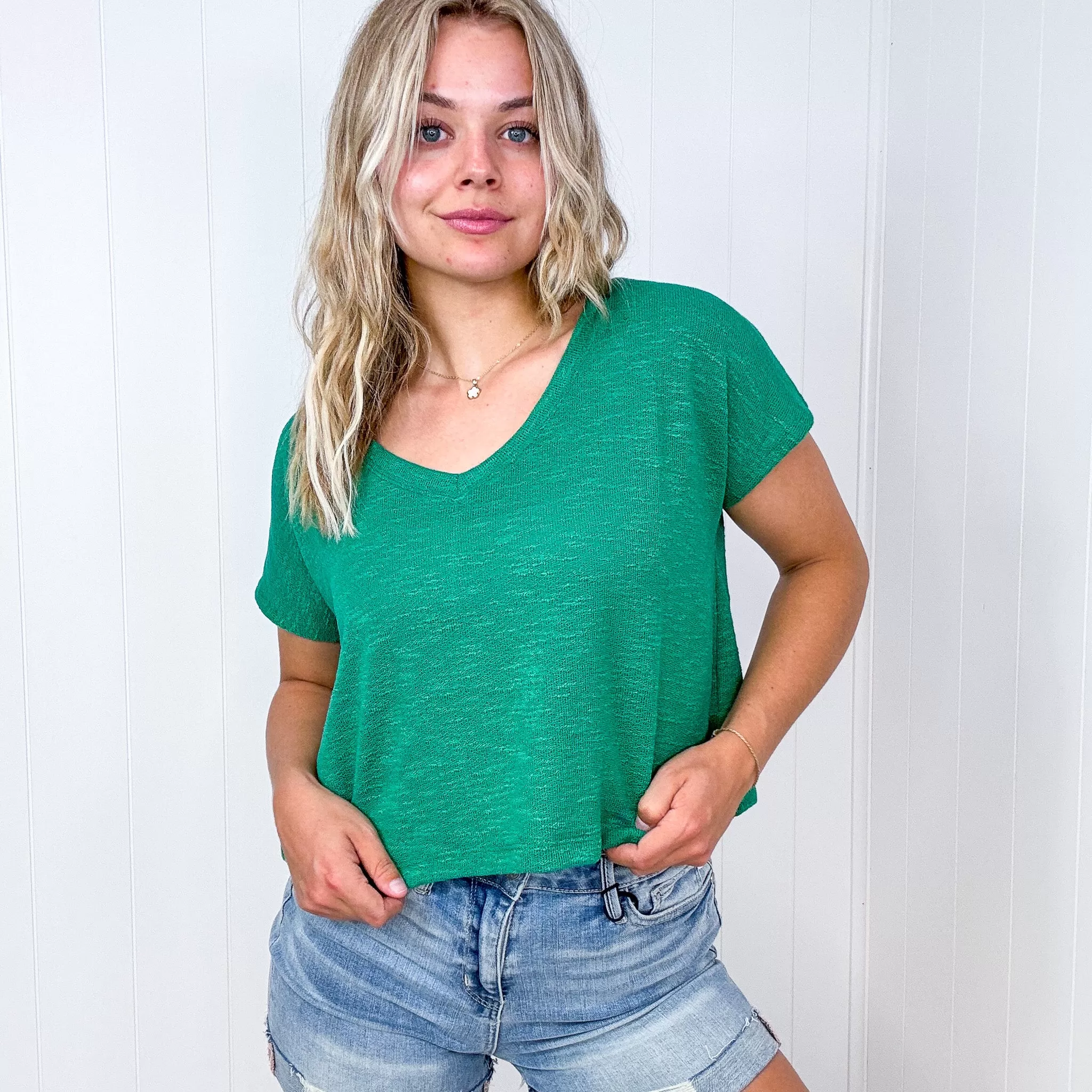 Classic Comfort Slub V Neckline Short Sleeve Top in Kelly Green