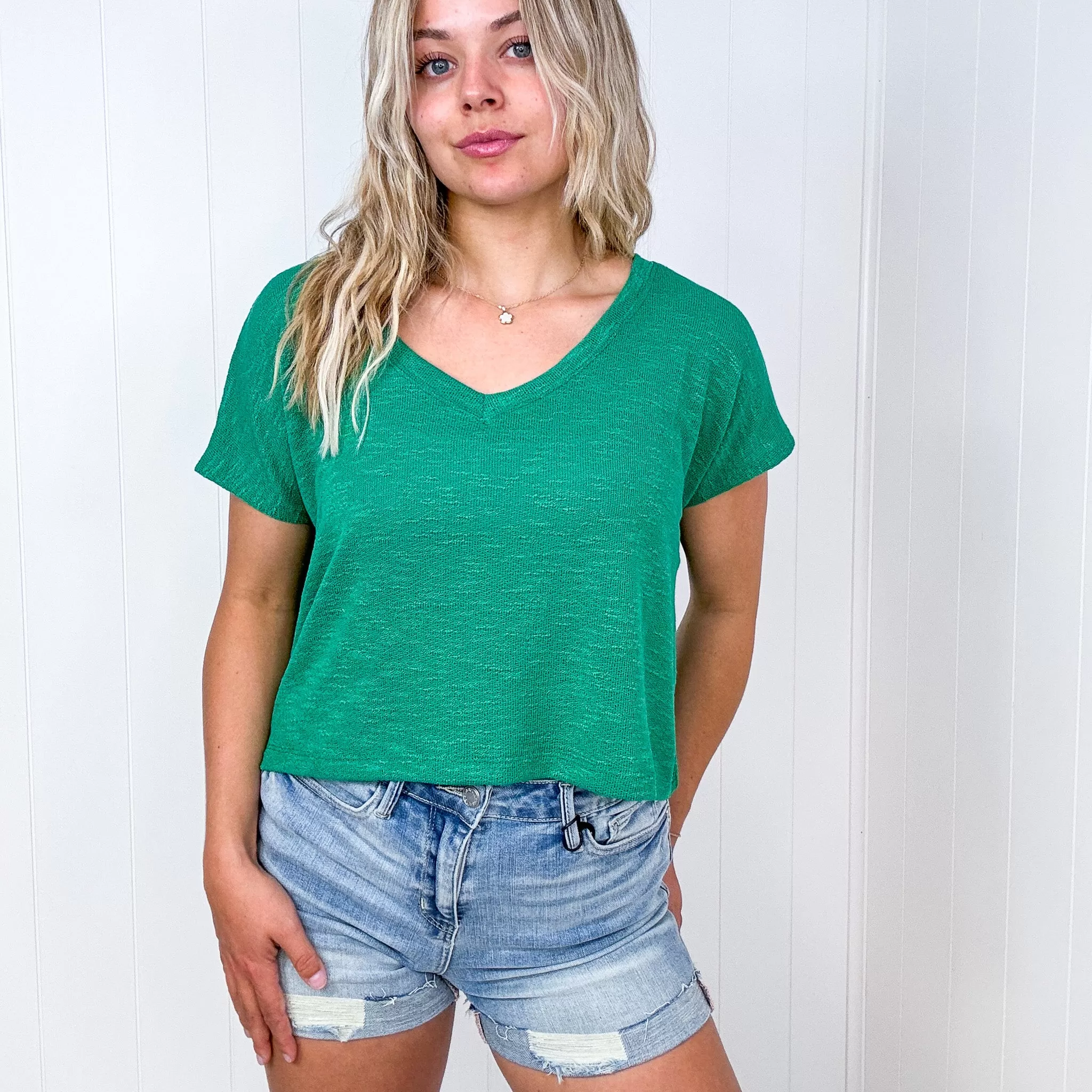 Classic Comfort Slub V Neckline Short Sleeve Top in Kelly Green