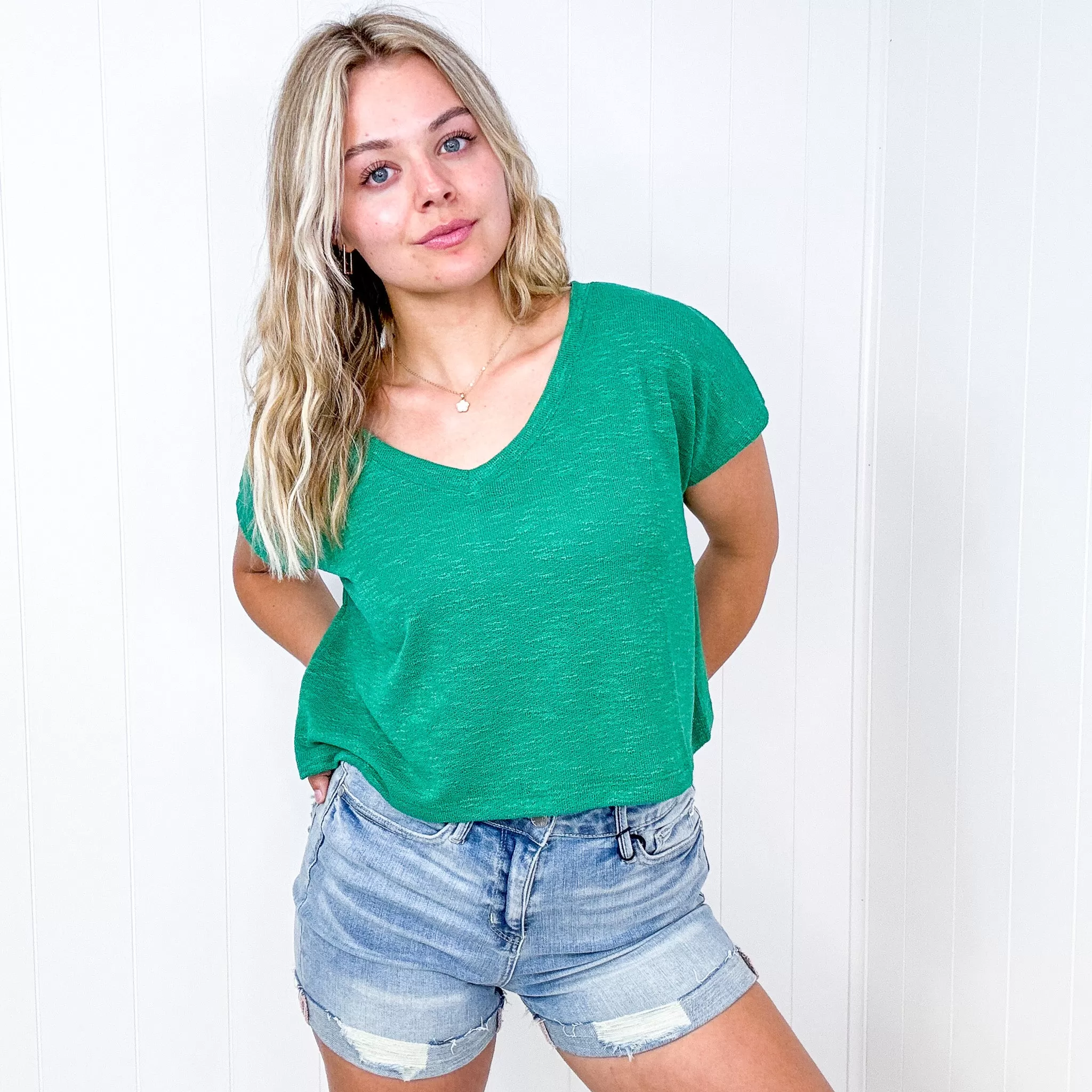 Classic Comfort Slub V Neckline Short Sleeve Top in Kelly Green