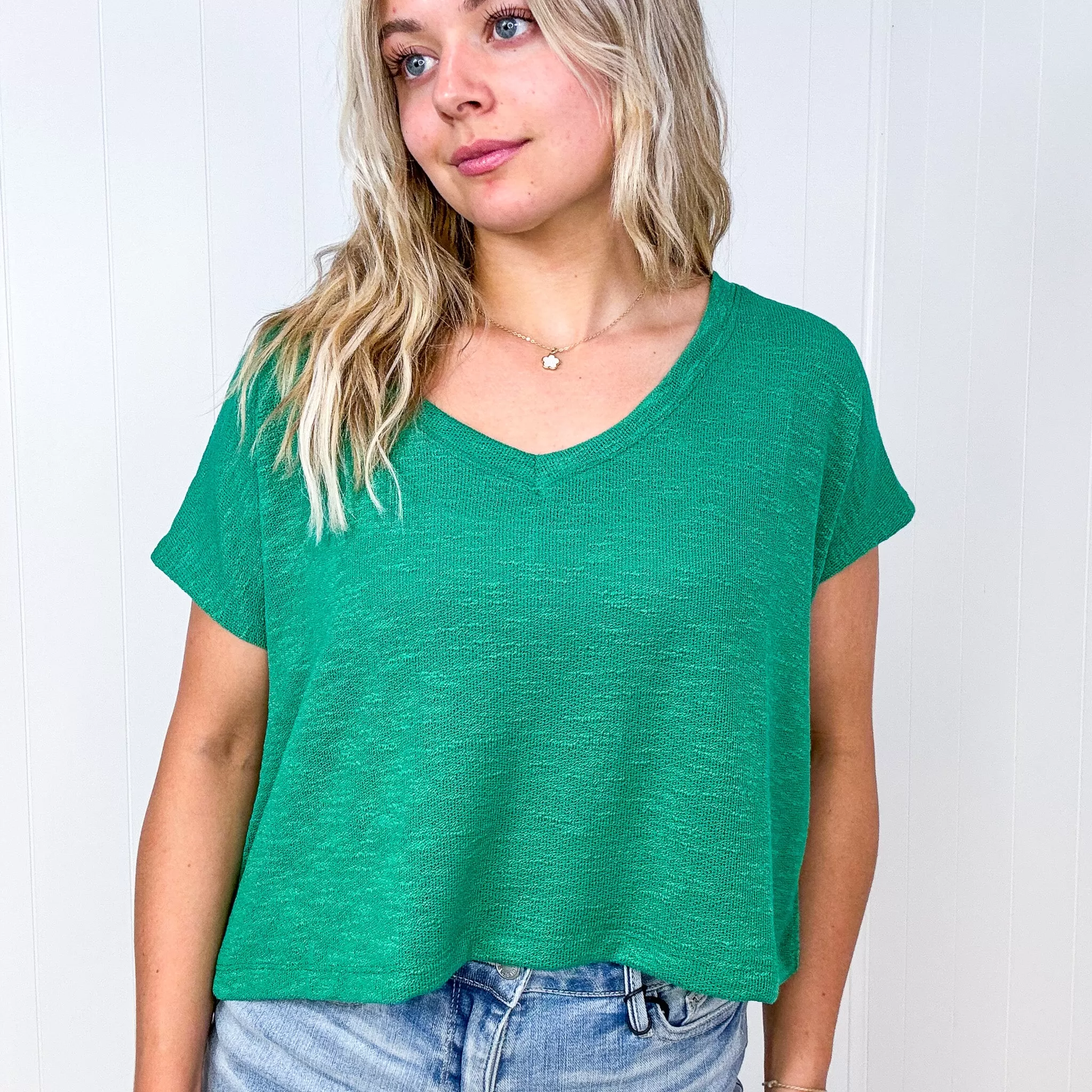 Classic Comfort Slub V Neckline Short Sleeve Top in Kelly Green