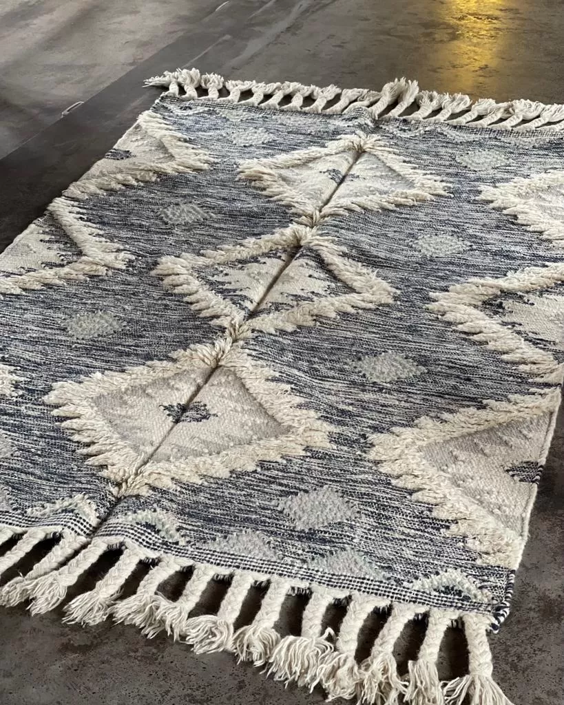 Hand Knotted Wool & Cotton RUG 17