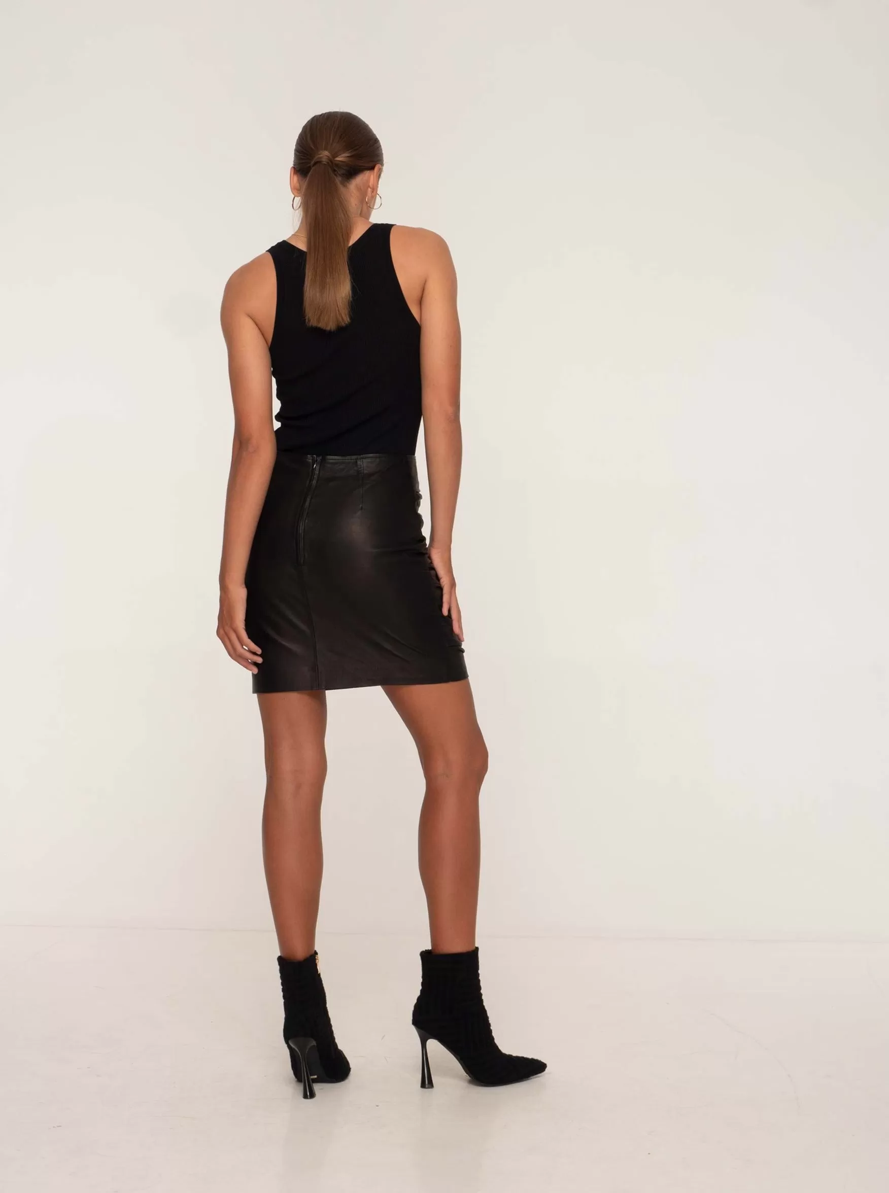 MADELINE ROUCHED LEATHER SKIRT - BLACK