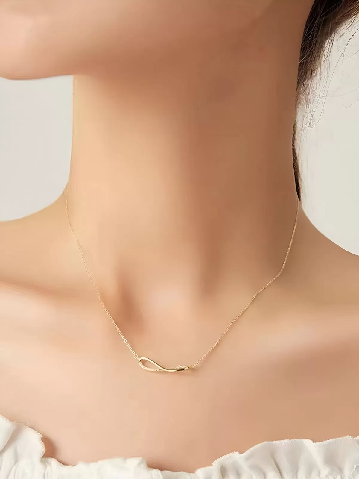 Möbius Strip Clavicle Necklace