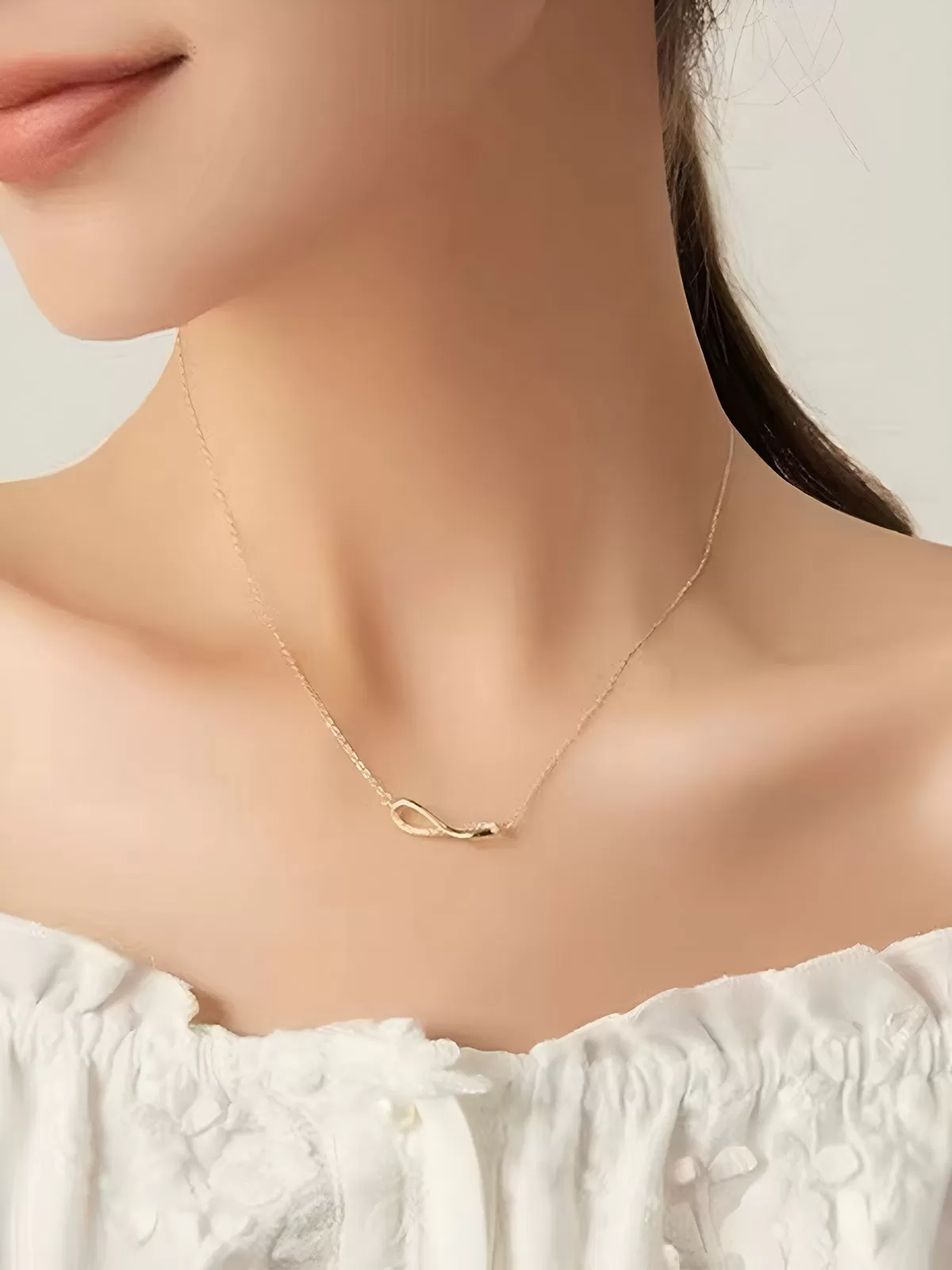 Möbius Strip Clavicle Necklace