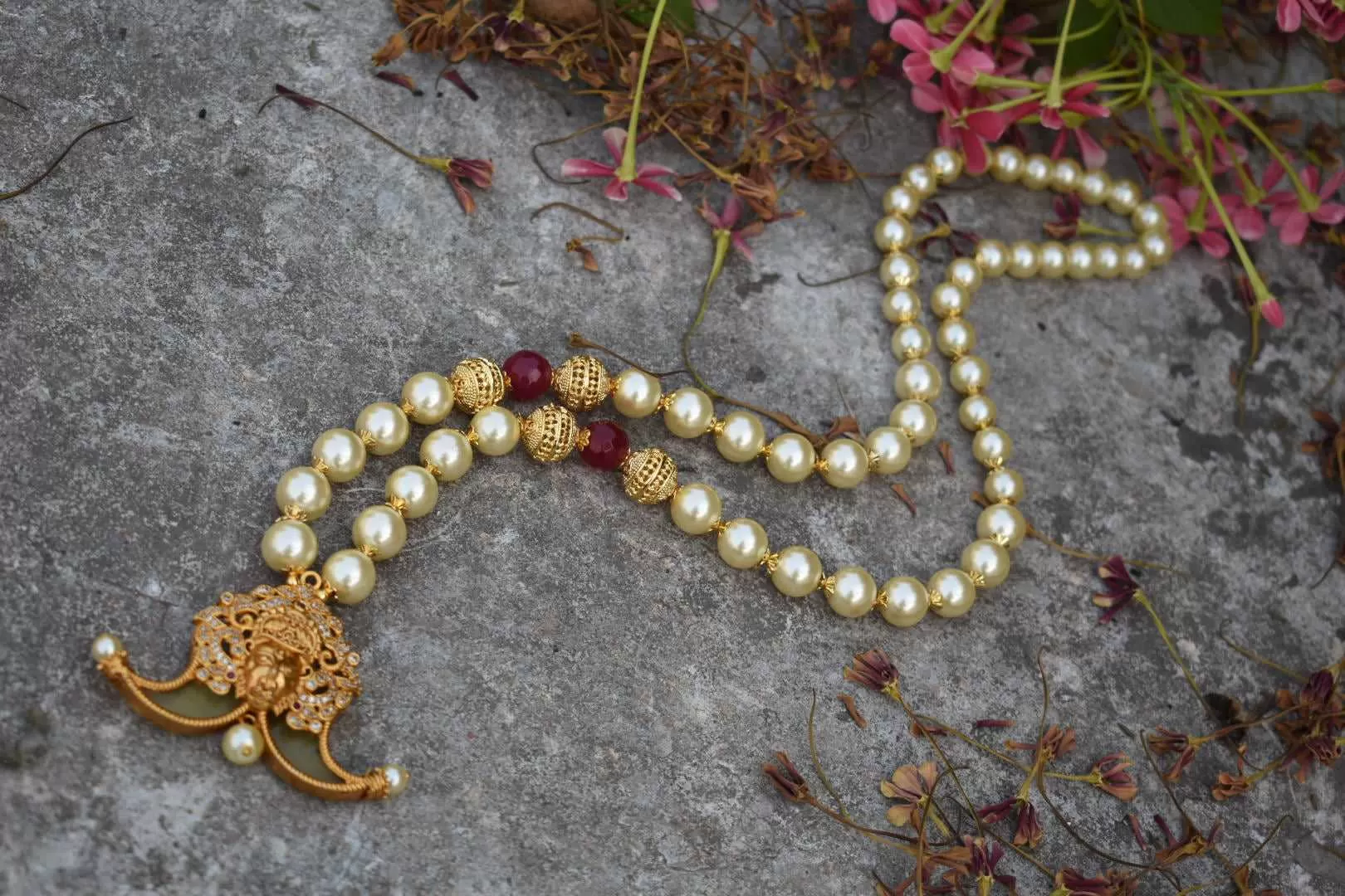 puligoru pendant Mala for groom