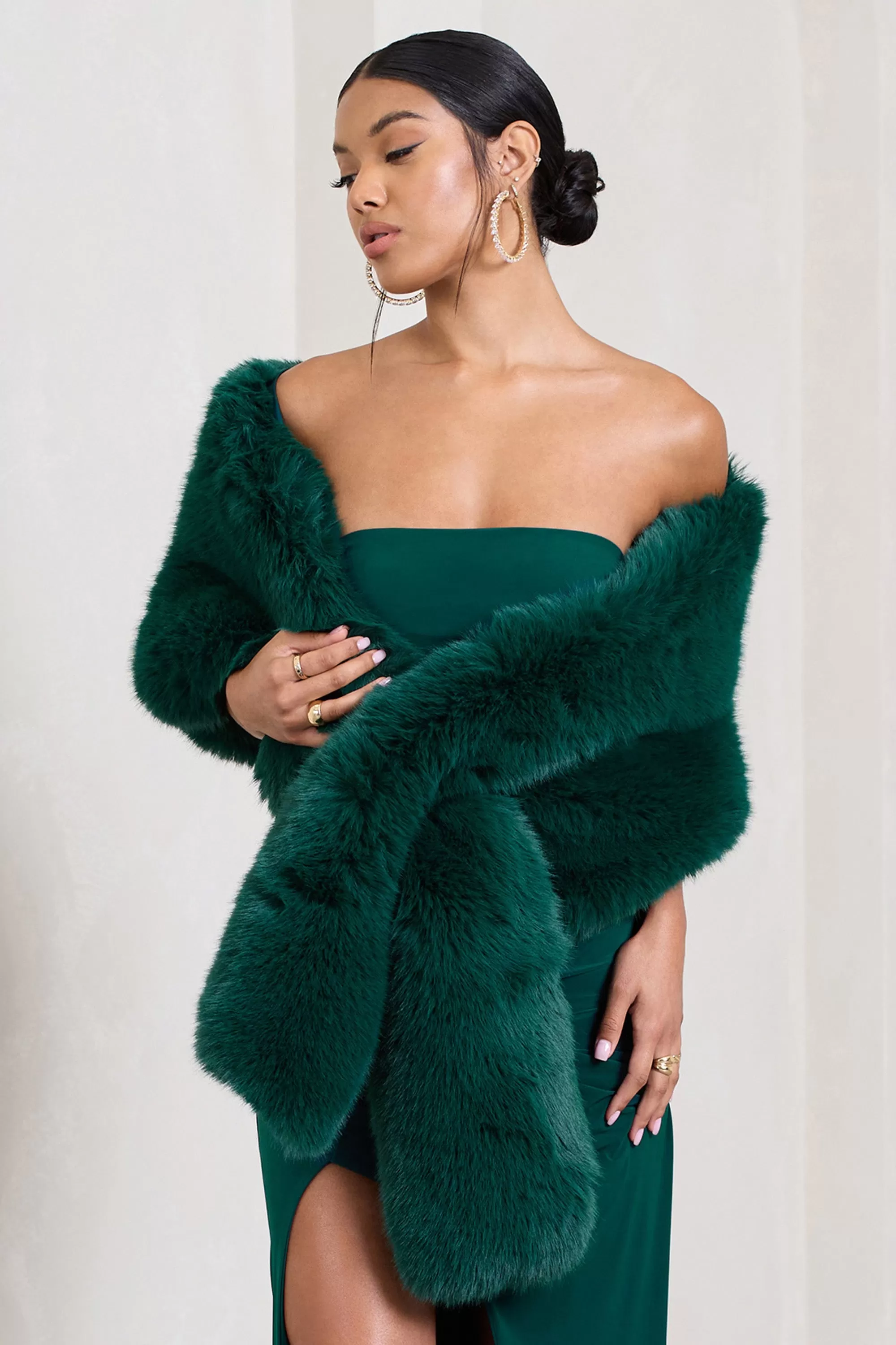 Softly | Green Faux Fur Pull-Through Shawl